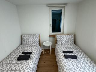 4-Zimmer-Einfamilienhaus mit Garten und Parkplatz - Volketswil - 1