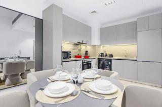 Luxury 1BR City View with Balcony Parking & WiFi Near Dining & Downtown - 8