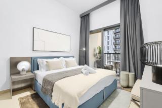 Luxury 1BR City View with Balcony Parking & WiFi Near Dining & Downtown - 7