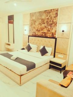 HOTEL SHYAM INTERNATIONAL - NEAR TERMINAL 3 DELHI AIRPORT WITH - Free AIRPORT PICKUP - 9