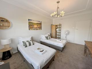 Coastal Bliss 2BR Apt in Bondi with Parking - 9