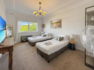 Coastal Bliss 2BR Apt in Bondi with Parking - Sydney - 7