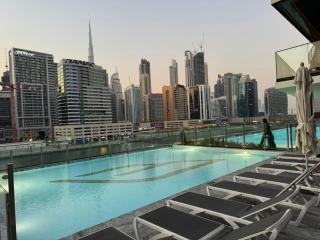 Burj Khalifa Poolview 1BR Apartment for 4 people - 0