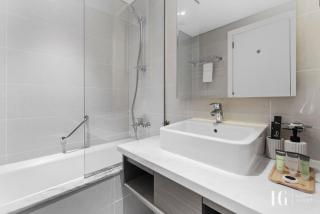 Spacious Studio in Damac Maison Prive Canal Views - 6