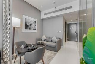 Spacious Studio in Damac Maison Prive Canal Views - 2