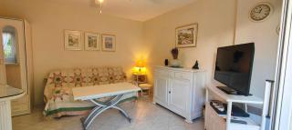 T2 150m from the beach - 3