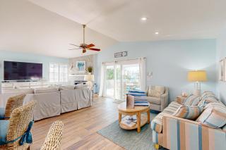 Surrounded By Sea Breezes - 4