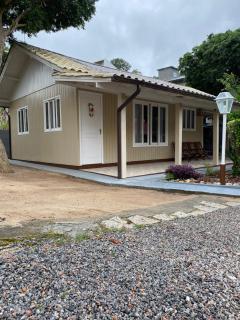 Casa completa a 90m da praia em Governador Celso Ramos - Governador Celso Ramos - 0