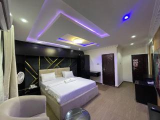 Ravella Hotel and Suites - Otta - 1