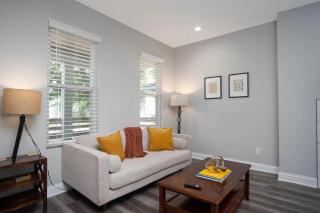 Beautiful 4 Bedroom House Near Downtown Columbus with Garage Parking and Backyard - 5