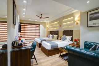 Oak Plaza With Luxurious Restaurant & Parking - Near Connaught Place - New Delhi - 4