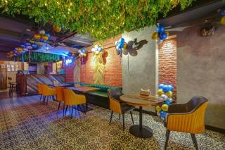 Oak Plaza With Luxurious Restaurant & Parking - Near Connaught Place - New Delhi - 9