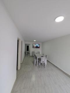 Amplia casa de 5 dormitorios con garaje y cocinas dobles - Cali - 2