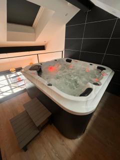 Loft industriel avec jacuzzi - 9