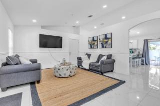 Tropical Oasis sleeps 12 - 9