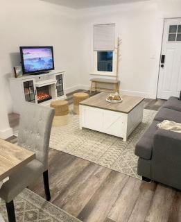 Massive 2 bedroom with fenced yard - Tacoma - 8