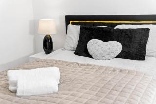 Harmony House 3 Bedroom New Build for Families, Contractors, Black Country Museum Sleeps 6 - 2