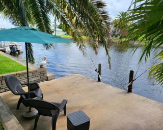 Cape Coral, Pool Home, On Fresh Water Canal, Fishing, Free Wi-fi & Game Room - 6