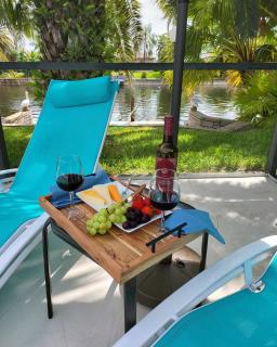 Cape Coral, Pool Home, On Fresh Water Canal, Fishing, Free Wi-fi & Game Room - Cape Coral - 2