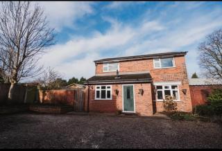 4 bedroom detached house - 0