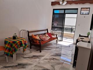 2 qrtos 1quadra da PRAIA DO FORTE com GARAGEM, Varanda, elevador, frente rua com vista livre - 4