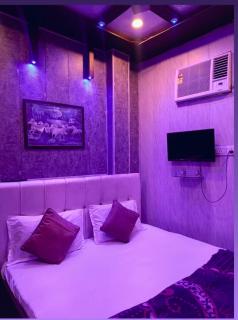 Glitz Hotels Shiv Kashi P Guest House - Nr Dashashwamedh Ghat Varanasi - Varanasi - 8