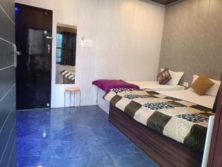 Glitz Hotels Shiv Kashi P Guest House - Nr Dashashwamedh Ghat Varanasi - Varanasi - 6