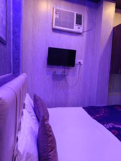 Glitz Hotels Shiv Kashi P Guest House - Nr Dashashwamedh Ghat Varanasi - Varanasi - 4
