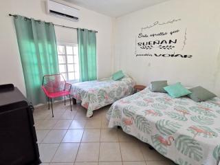 Casa Bugambilias a 100mts de la playa - 0