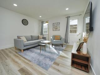 Molivu Homes 2BR - PetFriendly, W-D, Backyard - San Jose - 3