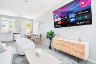 Modern Two Bedroom Stay with Free Parking and Luxury Beds - Glendale - 9