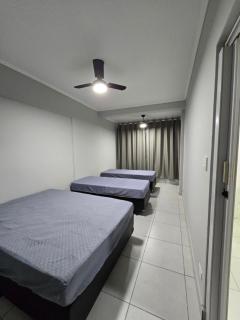 Apê mobiliado, para 4 pessoas, ótima localização - São Vicente - 0