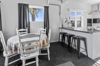 Holiday Home on Iconic Tay St Location 3 bedrooms - Mount Maunganui - 3