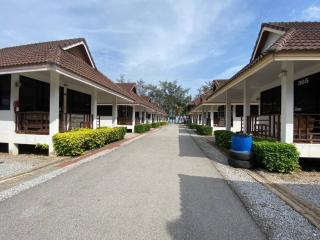 หาดทรายขาวรีสอร์ท - Bang Saphan - 5