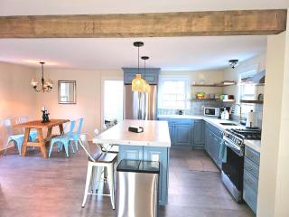 Cozy Coastal Cottage - 8