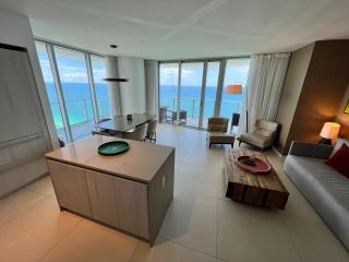 Luxury Beach Resort - Hollywood - 5