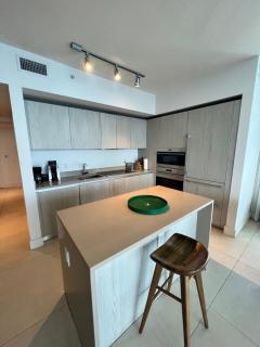 Luxury Beach Resort - Hollywood - 2
