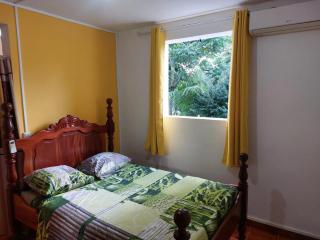 Maison charmante à Pointe Noire, vue montagne, jardin privé - 3