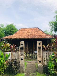 Umah Kayu 1-Menjangan homestay - Banyuwedang - 9