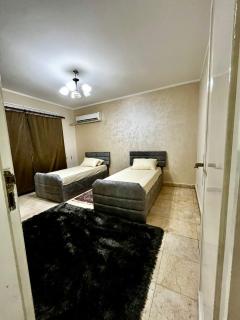 شقه مفروشه ف ارقي مواقع مصر الجديده القاهره - Il Cairo - 4
