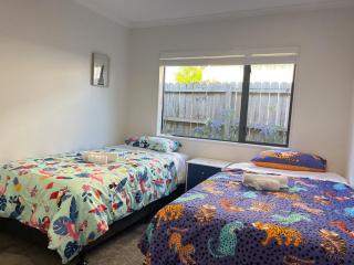 Family Retreat with Playground Views in East Tamaki - Auckland - 4