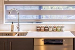 Relaxing stay across from Westfield mall Sleeps 6 - Christchurch - 3