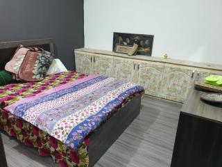 Peaceful Home in a Secure Home - Karachi - 1