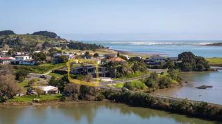 The Waters Edge, Raglan - 7