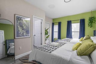 3BD Home Near Downtown - Patio Lounge & Foosball - 7