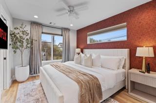 Stunning Area - 3BR Escape - 5 Mins to DT - Sleeps 10 - Austin - 6
