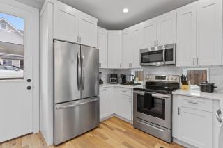 Stunning Area - 3BR Escape - 5 Mins to DT - Sleeps 10 - Austin - 4