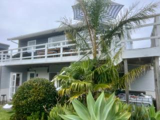 Iconic 70's Kiwi Bach - 5