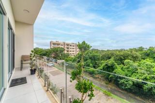 Stylish 2 BR Condo with Balcony, Rooftop Pool, HotTub - 7