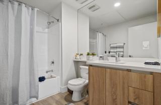 Sunset Duo 2 bedroom Charm with FREE Parking - 8